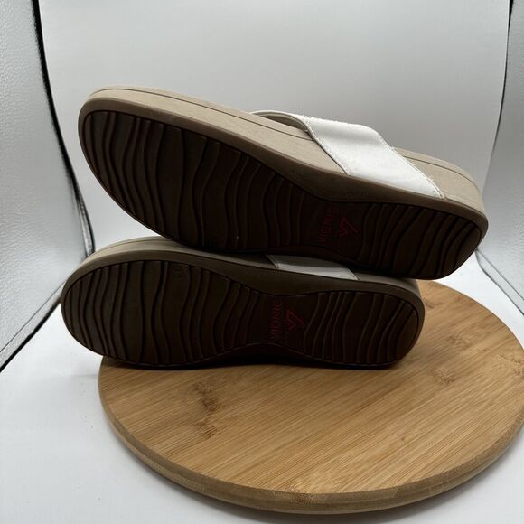 Vionic Capitola Womens Size 11 Sandals White Fabric Platform Studded Thong - Picture 6 of 8